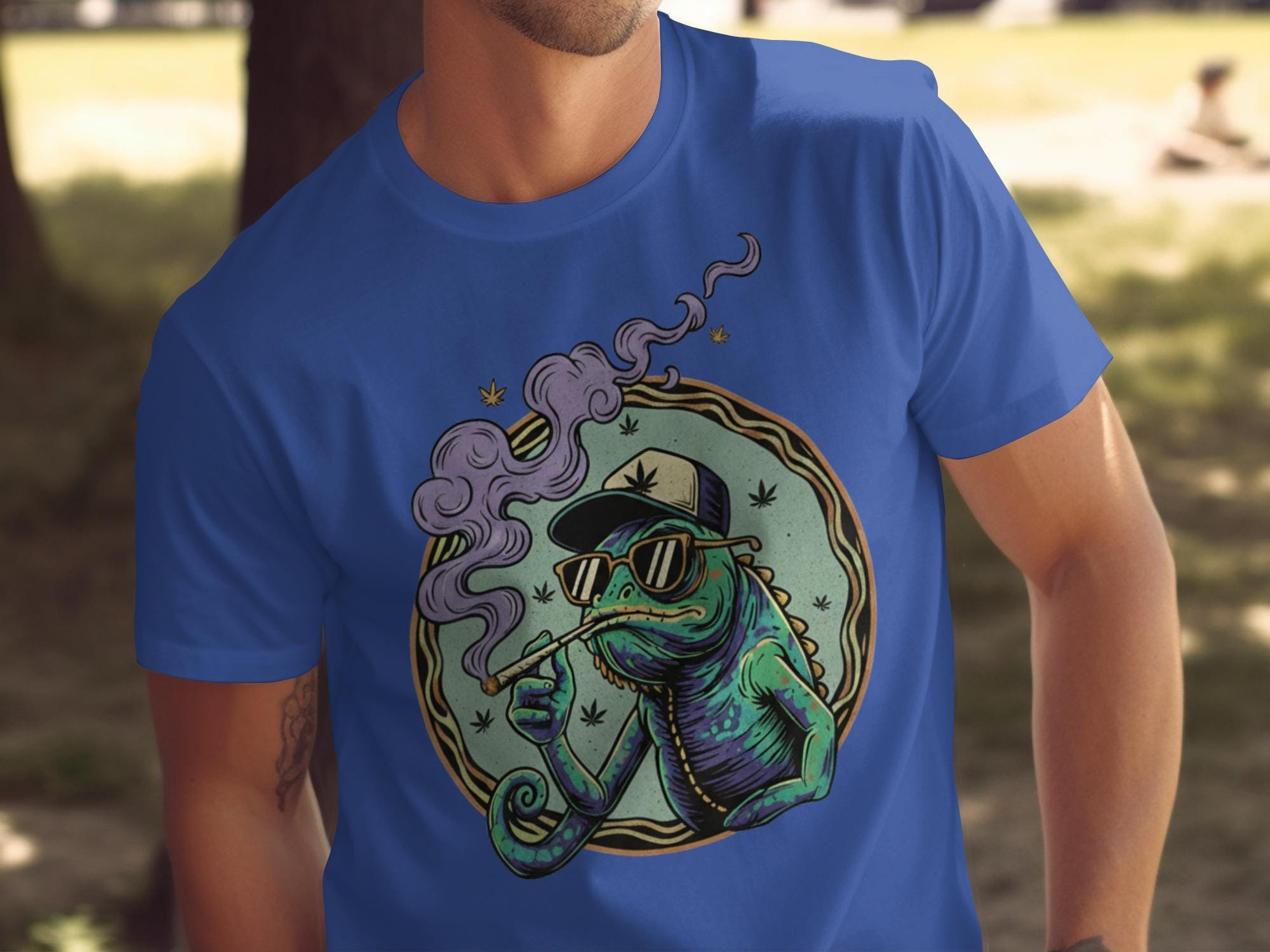 Cool Lizard Graphic T-Shirt, Trendy Chameleon Design Tee, Fun Reptile Art Shirt, Smoking Lizard Tee, Unique Animal Print T-Shirt