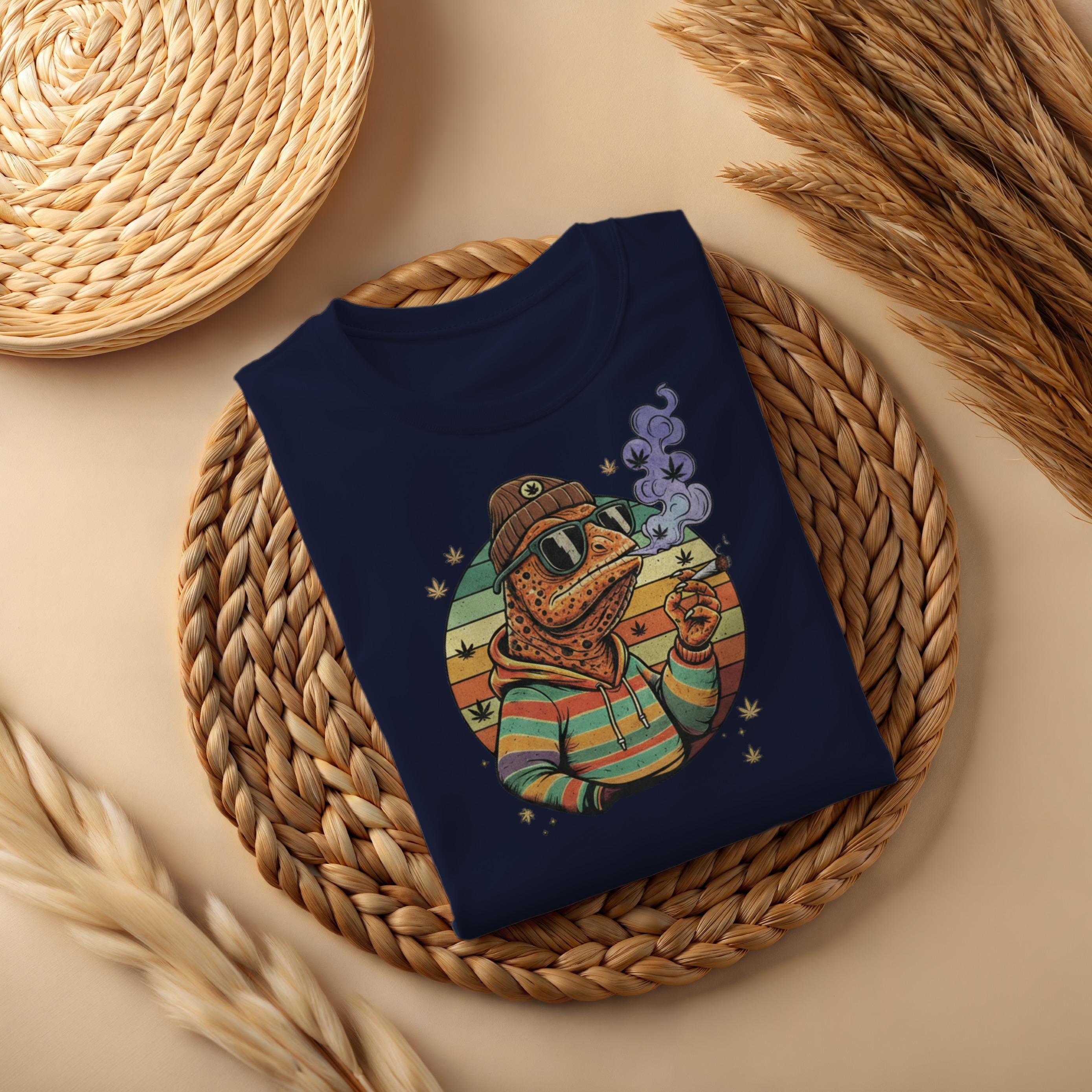 Retro Lizard Smoking Shirt, Vintage Reptile Graphic Tee, Cool Animal Design Shirt, Unique Art Print T-Shirt, Unisex Casual Wear