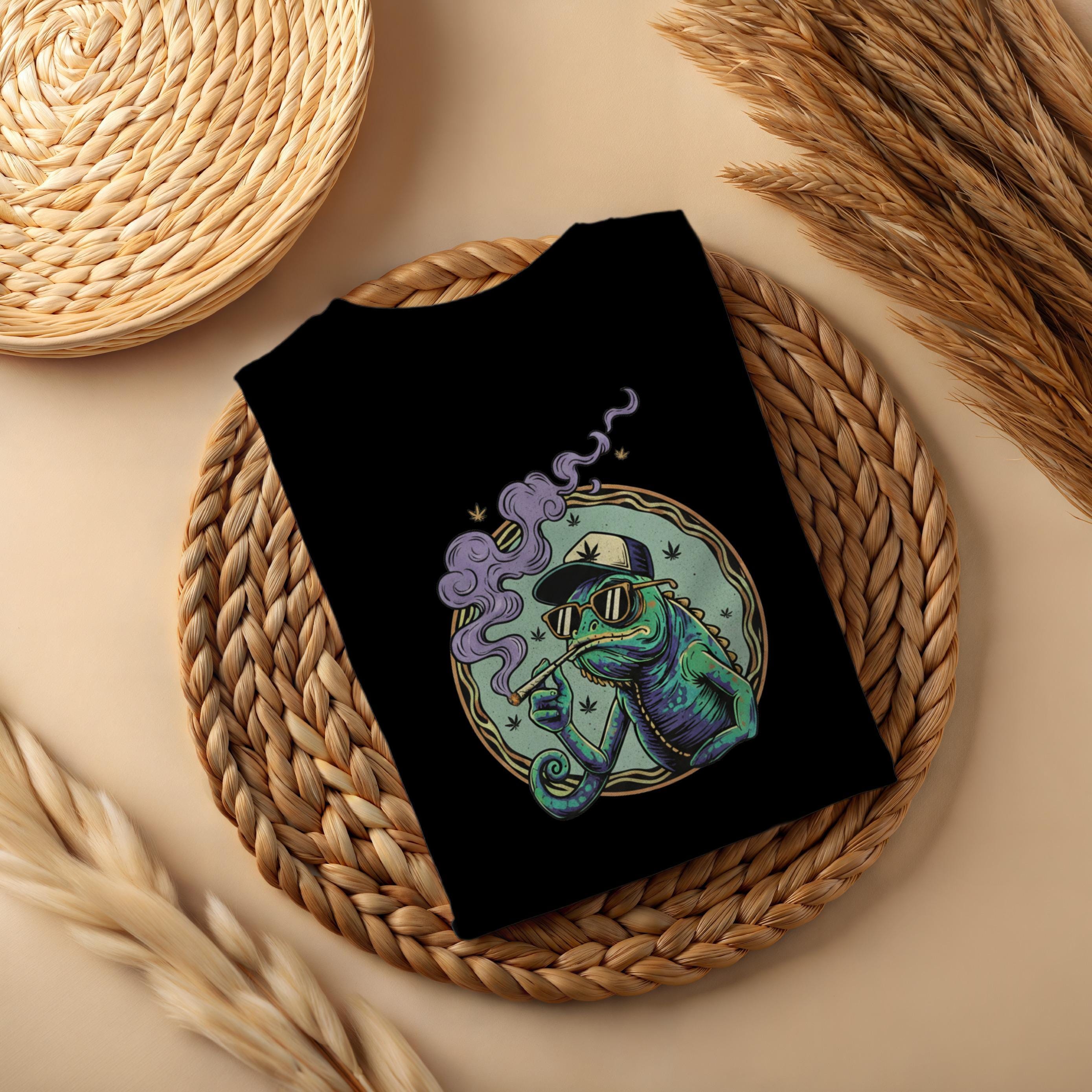 Chameleon Smoking T-Shirt, Unique Lizard Graphic Tee, Cool Animal Art Shirt, Trendy Casual Wear, Gift for Reptile Lovers