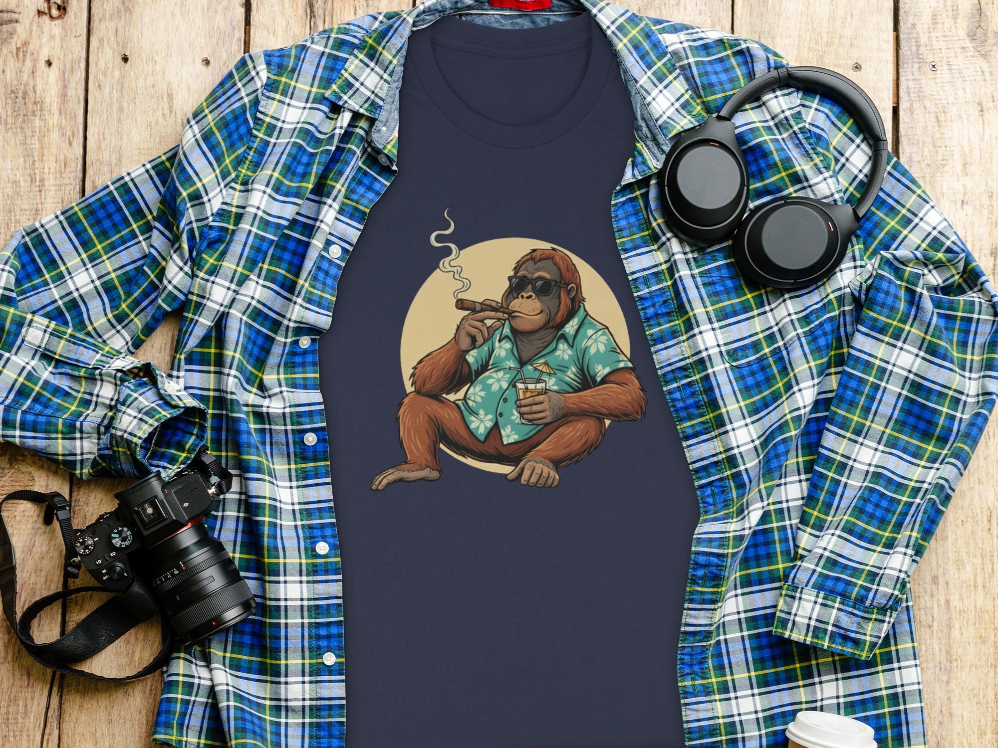 Funny Smoking Ape Graphic Tee, Vintage Inspired Monkey T-shirt, Cool Graphic Print, Humorous Animal Design Top, Unisex Casual Wear