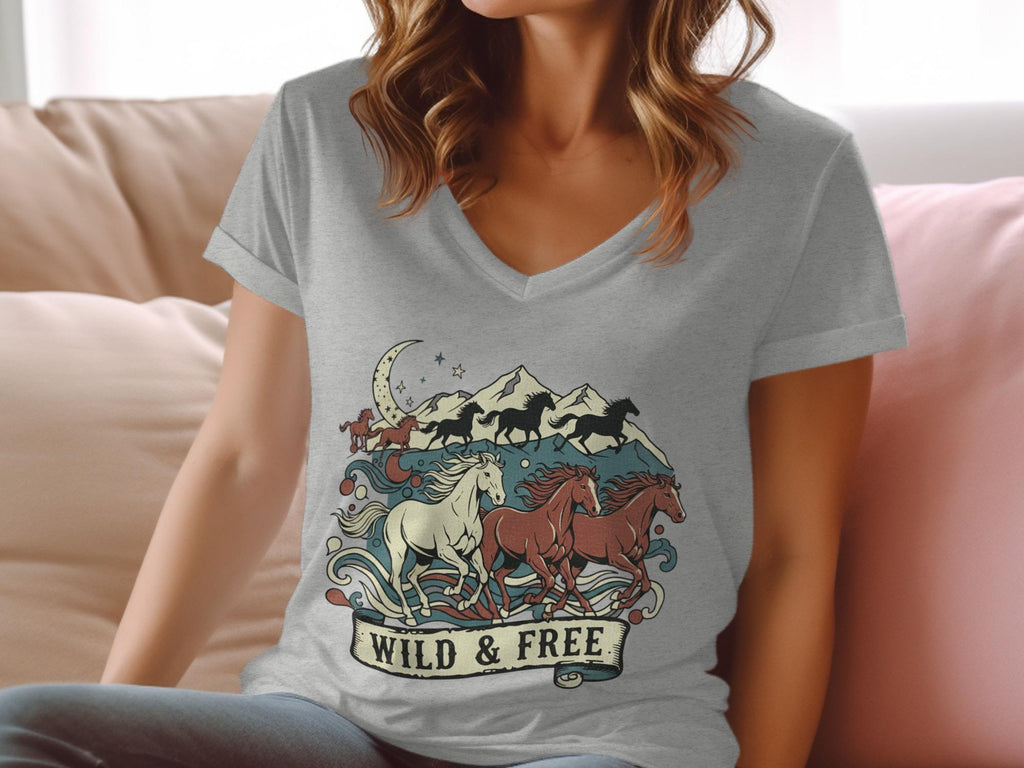 Wild and Free Horse Graphic Tee, Cute Horse Shirt, Casual Grey Tee, Women's Animal Print T-Shirt, Equestrian Fashion Top