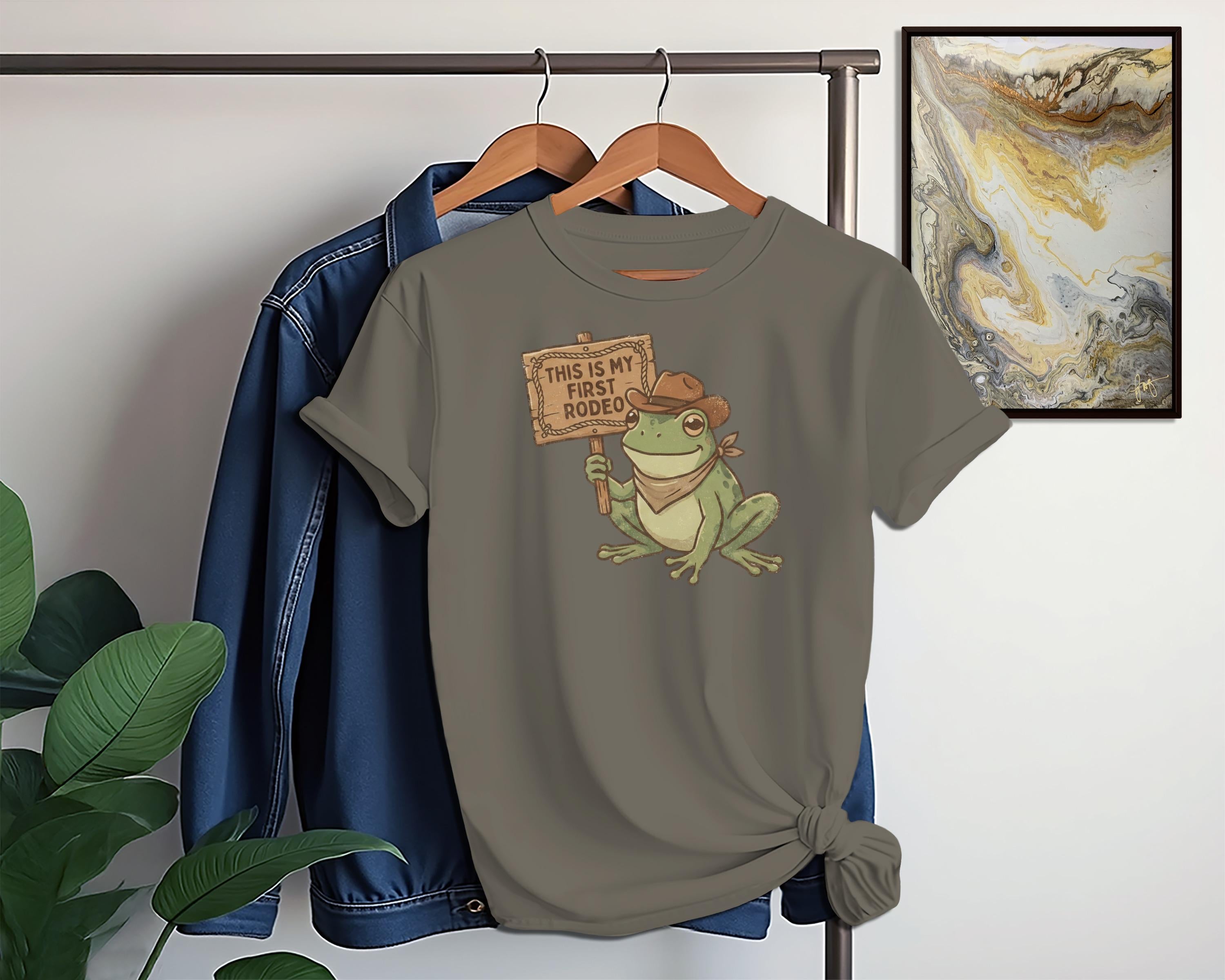 Funny Frog Graphic Tee, This Is My First Rodeo Shirt, Cute Frog T-shirt, Casual Graphic Top, Humorous Frog T-shirt, Trendy Gift Idea
