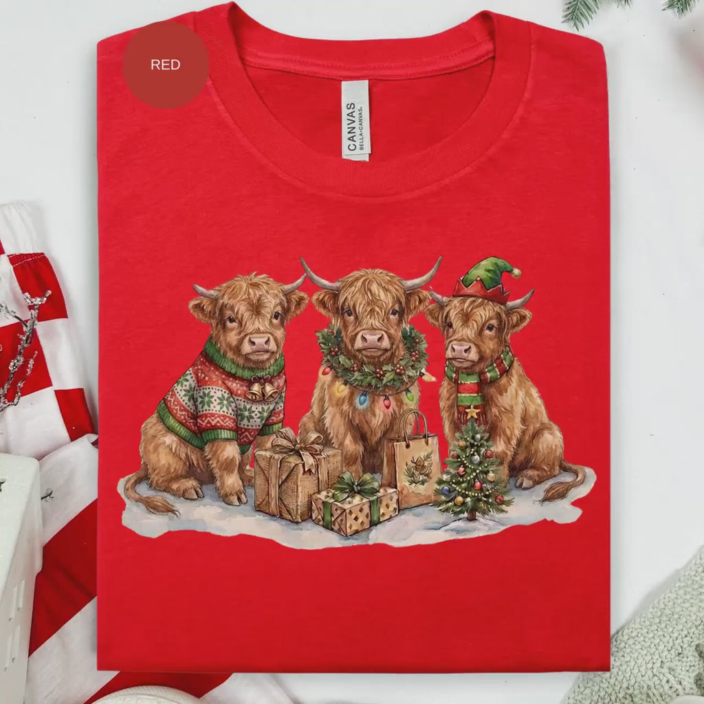 Christmas Highland Cow T-Shirt, Cute Cow Tee, Holiday Season Shirt, Festive Highland Cattle Shirt, Christmas Gift for Cow Lover